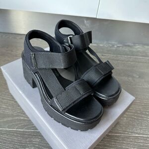 Vagabond platform sandals with Velcro straps, size EU36 or US 6.